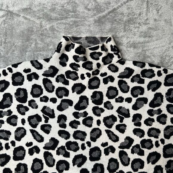 Tahari Sweater Womens Large White Black Leopard Print Mock Neck Soft Stretch - Picture 3 of 6